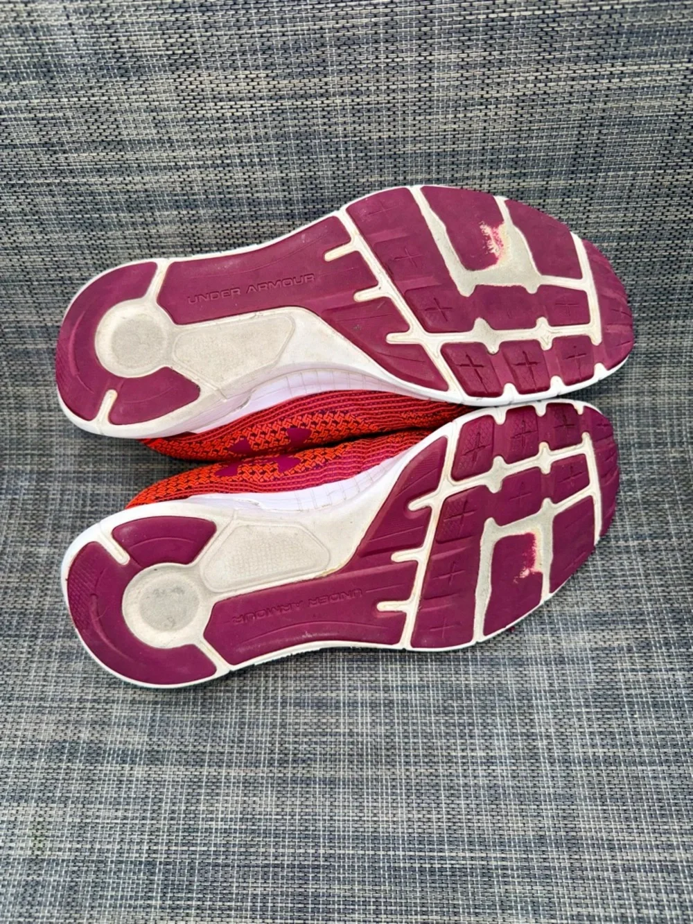 Under Armour Women's Gradient Red to Maroon Knit Trainers - Picture 6 of 6